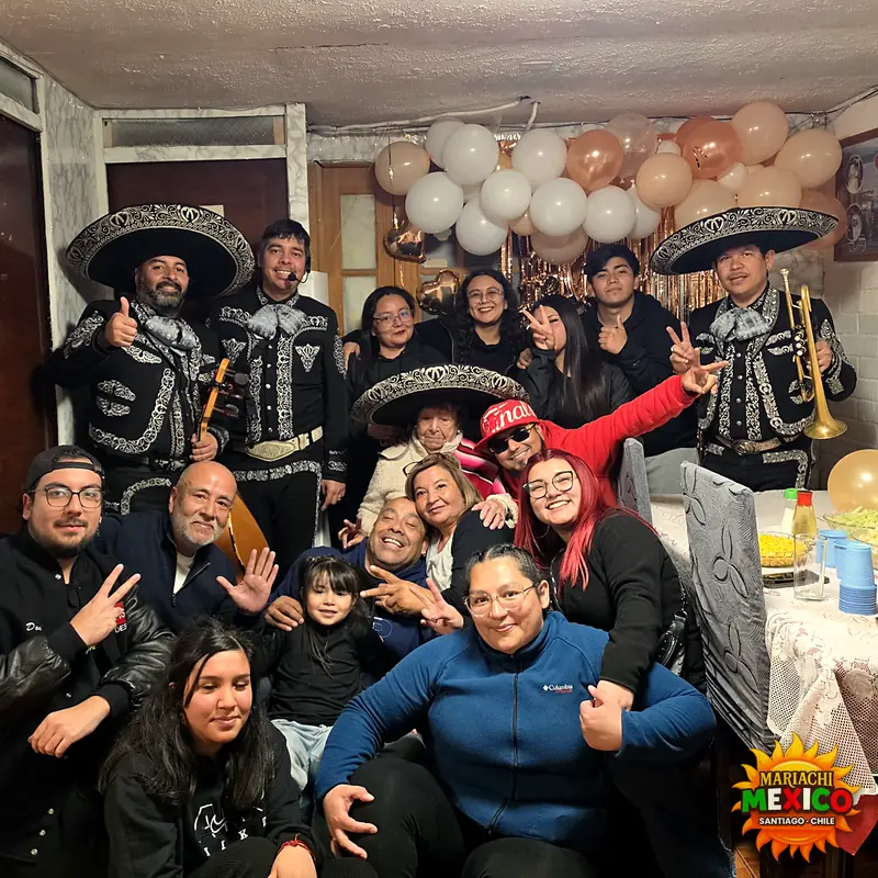 Cumpleaños familiar de noche con mariachis en casa — mariachis a domicilio en Maipú