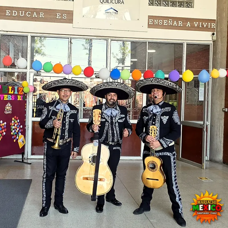 Mariachis en el aniversario de un colegio en Quilicura